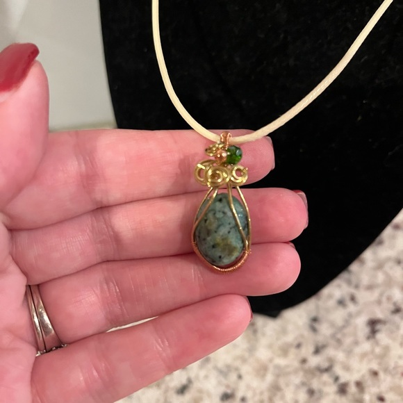 Serpentine necklace - Picture 1 of 3